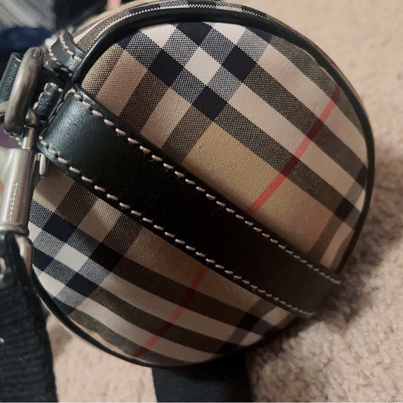 Burberry Barrel Bag - Picture 6 of 7